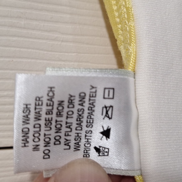 Kinesis made in USA lined floral workout halter tank top - M - light yellow - Picture 4 of 9